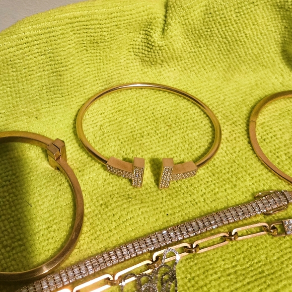 Tiffany TWide Diamond Wire Braceletin Yellow Gold - Picture 7 of 7